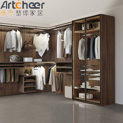 Προσαρμοσμένο μέγεθος Walk In Bedroom Wall Wardrobe για γυναίκες μοντέρνα κομψό ανοιχτό σχέδιο ρυθμιζόμενο ύψος